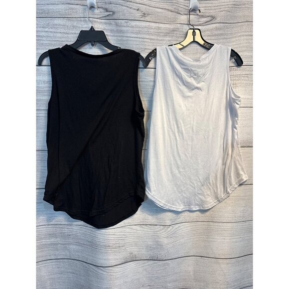 Set Of 2 Womens Sleeveless V-Neck Tops Black & White Size L - Picture 3 of 3